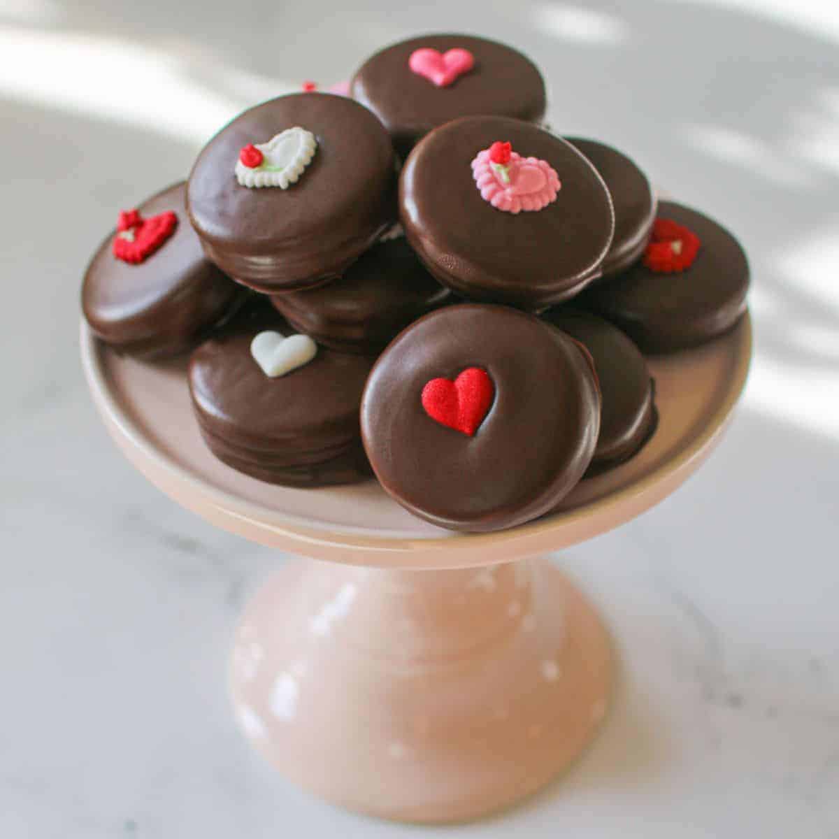 Valentine’s Day Chocolate Covered Oreos